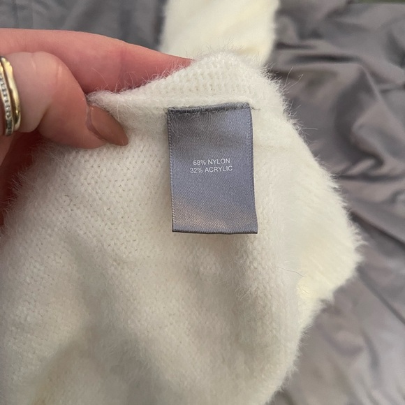 Marled Reunited Clothing Sz S Ivory Fuzzy V Neck Balloon Sleeve Sweater - Picture 7 of 7